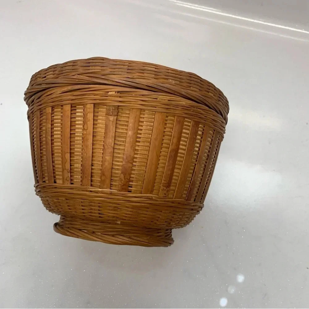 Wicker Woven Round Basket Lid Footed Trinket Sewing Boho Farmhouse Country Retro
